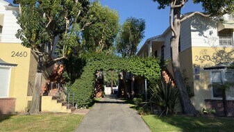 2460 Cedar Ave in Long Beach, CA - Building Photo