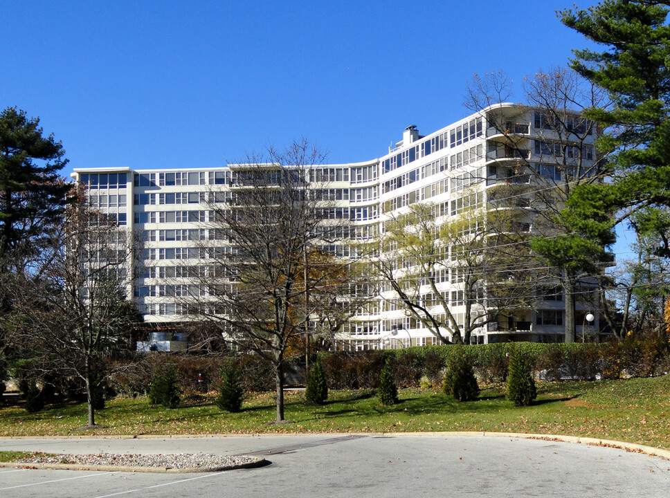 Sutton Terrace Condominium in Bala Cynwyd, PA - Building Photo