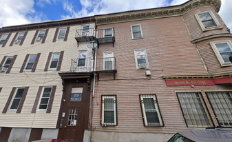 218 W 8th St, Unit 3 in Boston, MA - Building Photo