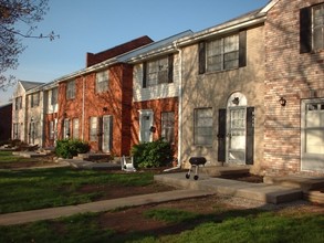 Nieman Townhomes in Overland Park, KS - Building Photo - Building Photo