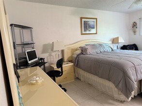 2441 Persian Dr in Clearwater, FL - Building Photo - Building Photo