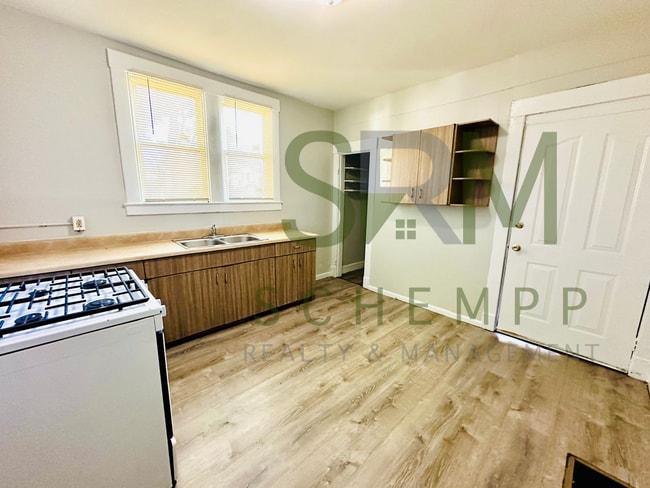 property at 725 Iowa Ave