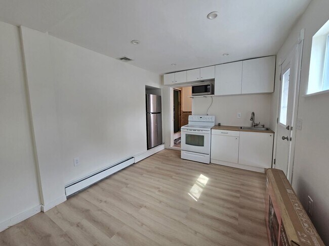 19 Shamrock Ln in Centereach, NY - Foto de edificio - Building Photo