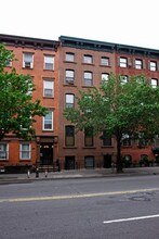 319 W 14th St in New York, NY - Building Photo - Building Photo