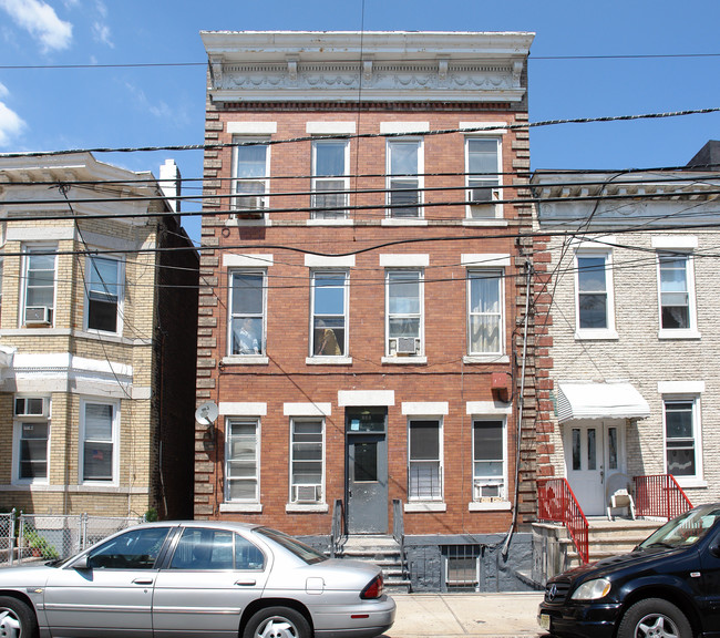 558 59th St in West New York, NJ - Building Photo - Building Photo