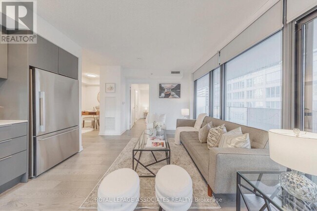 25 Richmond St E in Toronto, ON - Building Photo - Building Photo