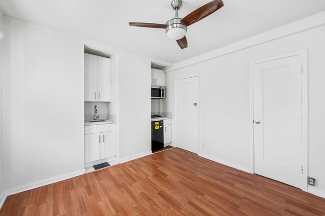 5371 Louis Pl in East Los Angeles, CA - Foto de edificio - Building Photo