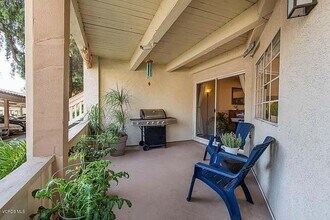 653 Oak Run Trl, Unit 206 in Oak Park, CA - Foto de edificio - Building Photo