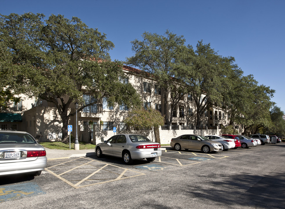 Madison Estates in San Antonio, TX - Building Photo