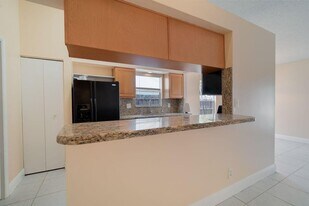 14 Misty Meadow Dr in Boynton Beach, FL - Building Photo