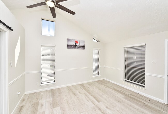 3203 E Rangecrest Pl