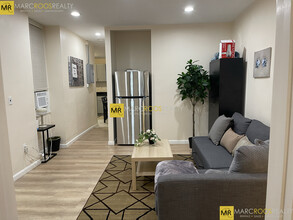871 Harrison Ave, Unit 3 in Boston, MA - Foto de edificio - Building Photo