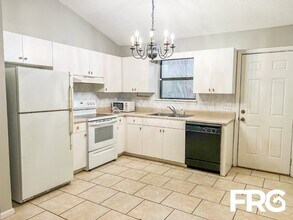 205 Wyndham Cir in Greenville, NC - Building Photo - Building Photo