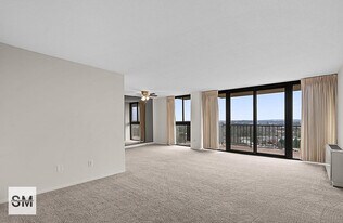 6100 Westchester Park Dr in College Park, MD - Building Photo