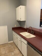 13715 Kenner Ave, Unit D in Baton Rouge, LA - Foto de edificio - Building Photo