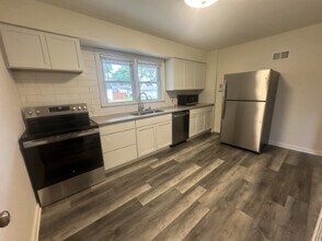 206 4th St, Unit 1 in Waunakee, WI - Building Photo - Building Photo