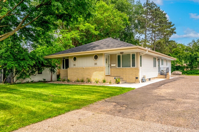 4442 Vera Cruz Ave N in Minneapolis, MN - Building Photo - Building Photo
