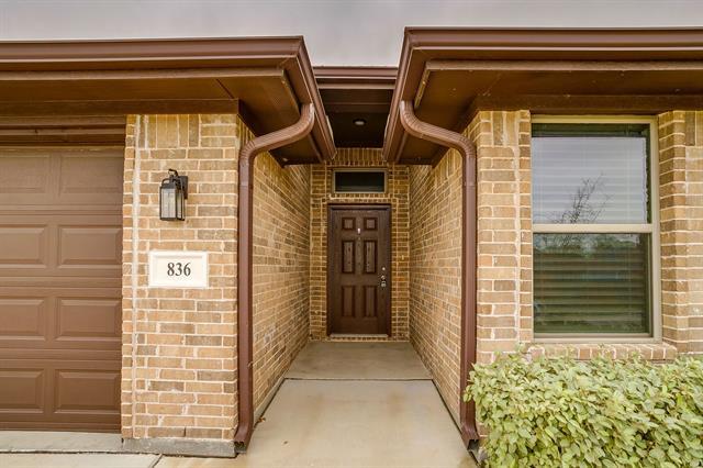 836 Mesa Vista Dr in Crowley, TX - Building Photo - Building Photo