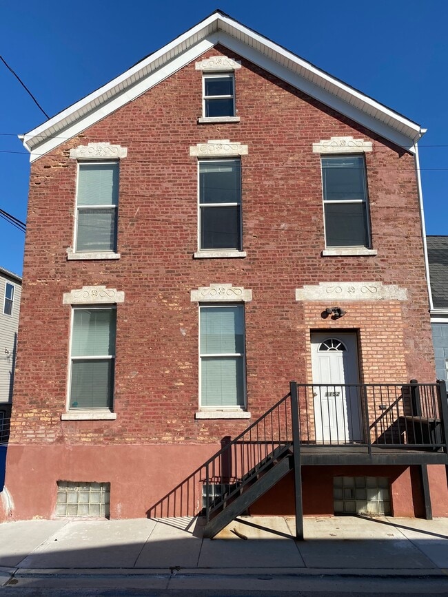 property at 1152 W 19th Pl