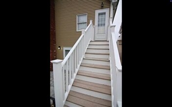 34 Salem St, Unit #2 in Wakefield, MA - Building Photo - Building Photo