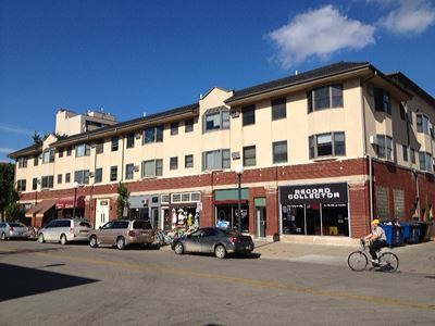 108 S Linn St in Iowa City, IA - Building Photo
