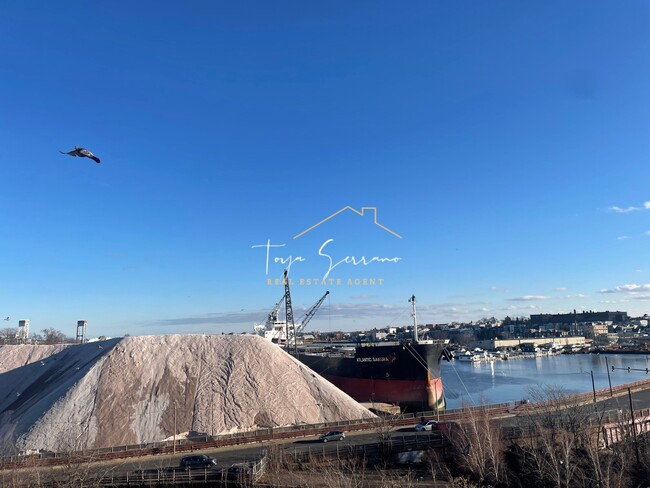 37 Winnisimmet St, Unit 8 in Chelsea, MA - Building Photo - Building Photo