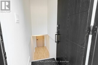 61 Marlin Ct in Newmarket, ON - Building Photo - Building Photo