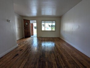 6582 Navarro St in Pittsburgh, PA - Building Photo - Building Photo