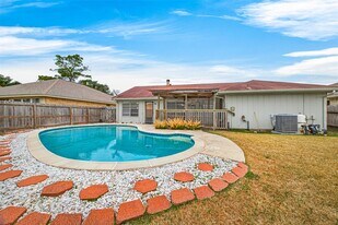 6630 Harpers Dr in Richmond, TX - Building Photo