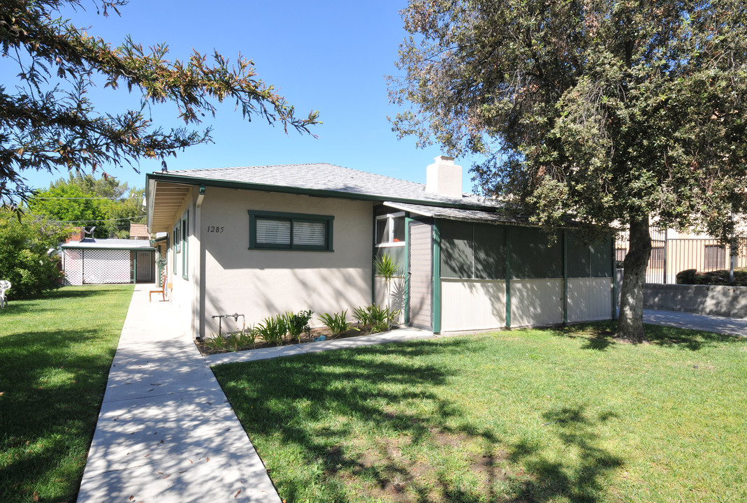 1285 Bresee Ave in Pasadena, CA - Foto de edificio