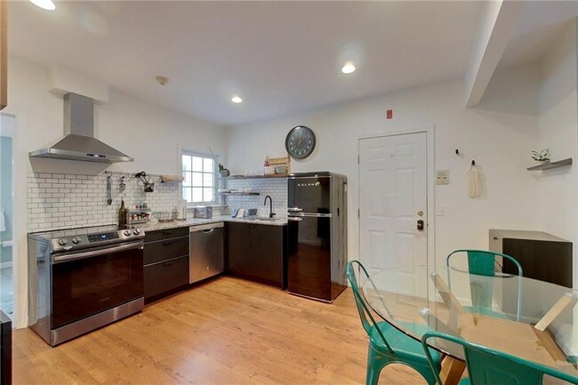 26 Cliff Ave in Newport, RI - Building Photo - Building Photo