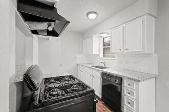 8835 Martin Luther King Blvd in Houston, TX - Building Photo - Building Photo