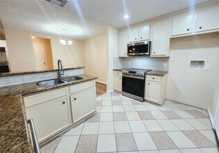 322 Windward in League City, TX - Building Photo - Building Photo