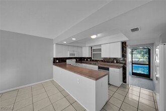 1407 SE 24th Ave in Cape Coral, FL - Building Photo - Building Photo