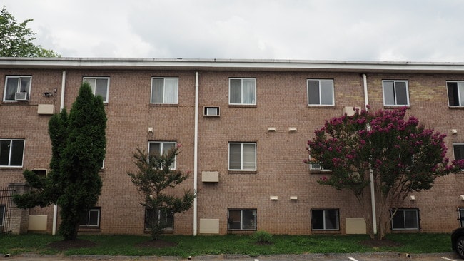 Palmer Court in Baltimore, MD - Building Photo - Building Photo