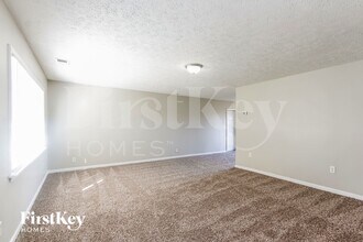 1127 S Lockburn St, Unit Unit 2 in Indianapolis, IN - Building Photo - Building Photo