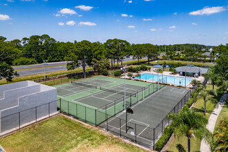 Pine Shadows Condos in Orlando, FL - Building Photo - Building Photo