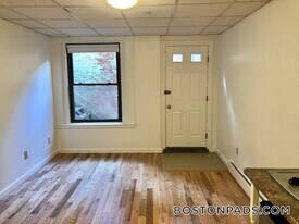 405 Beacon St, Unit D in Boston, MA - Building Photo