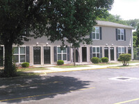 Reese Village Apartments in Emporia, VA - Foto de edificio - Building Photo