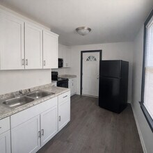 7923 S Clyde Ave in Chicago, IL - Building Photo - Building Photo