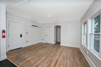 1384 W 83rd St, Unit 404 in Cleveland, OH - Building Photo - Building Photo