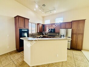 7910 W Little Eagle Ct in Tucson, AZ - Building Photo - Building Photo