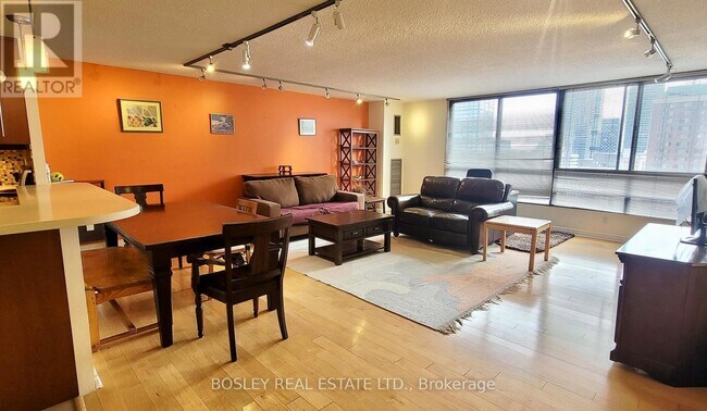 77 Carlton St. in Toronto, ON - Building Photo - Building Photo