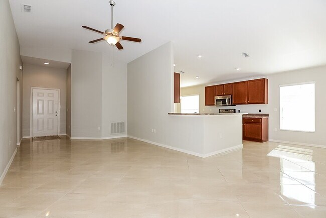 6400 Twin Bridges Dr in Zephyrhills, FL - Building Photo - Building Photo