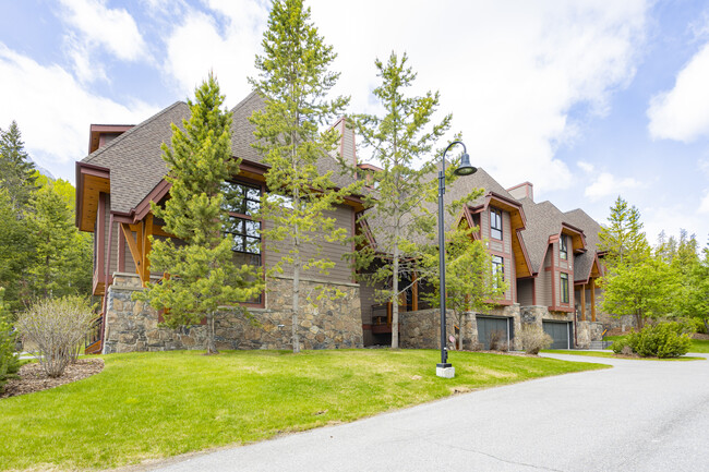 101 Armstrong Pl in Canmore, AB - Building Photo - Building Photo