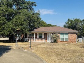 912 Woodview Dr in Granbury, TX - Building Photo