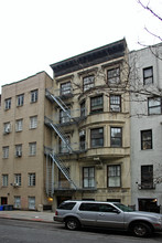 47 W 68th St in New York, NY - Building Photo - Building Photo