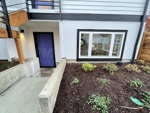 5886 SE 46th Ave in Portland, OR - Building Photo - Building Photo