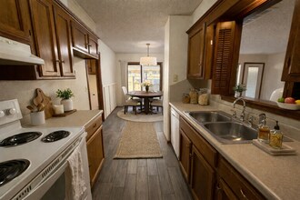 7111 NW 30th Terrace in Bethany, OK - Building Photo - Building Photo