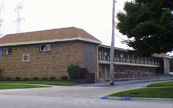 9450 N Washington St in Niles, IL - Foto de edificio